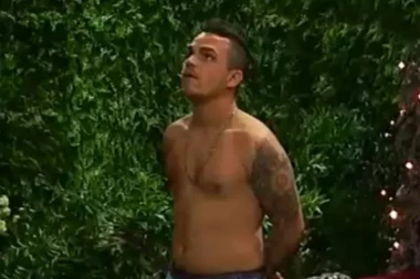 (VIDEO) BANE IZGUBIO NA KARTAMA, PA JE OVO MORAO DA URADI