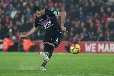 (FOTO) Luka Milivojević je mašina Kristal Palasa!