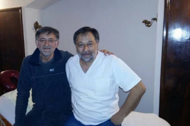 DAROVITI PRSTI: Kiropraktičar Aleksandar Popović spasava obolelu kičmu!