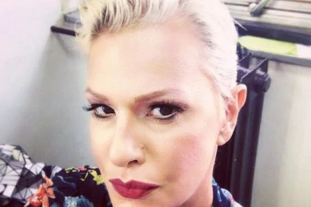 (FOTO) TIJANA DAPĆEVIĆ OBORILA INTERNET PRIZOROM SVOG RAZGOLIĆENOG TELA SA PLAŽE: Sram vas bilo da se ovako slikate, KOMENTARI PLJUŠTE!