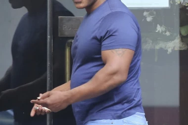 "Sedam prostitutki oko mene a ja uzimam kokain, vijagru, viski, marihuanu..."