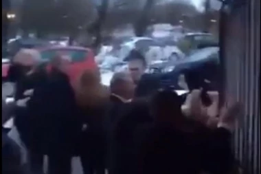 PIČVAJZ: POTUKLI SE TOKOM KREMACIJE!