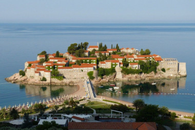 Letovanje na crnogorskoj "pjeni od mora" tek od ovog datuma
