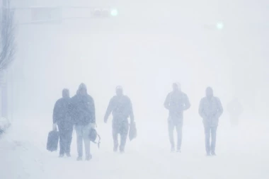 OPREZ! JAKO NEVREME preti vozačima, pešaci vodite računa ispod snega je HAOS!