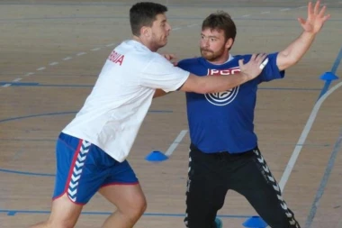 GEST ZA SVAKU POHVALU: Stojković odložio operaciju da bi igrao za Srbiju na EP