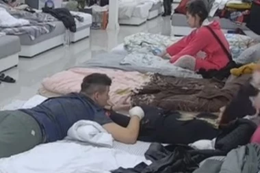 Sad si našla da se femkaš?! Evo šta je uradila Luna POSLE TONE SEKSA SA SLOBOM!