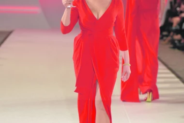 NAJBOLJI BISERI DOMAĆIH POZORIŠNIH SCENA: Dramski razbojnici i popušen Dunav