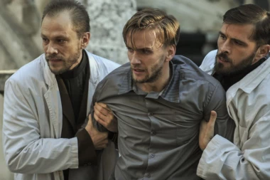 ZAPAD NAS SE PLAŠI JER DRŽIMO DO SEBE: Popularni ruski glumac o "Senkama" i ljubavi prema Srbiji