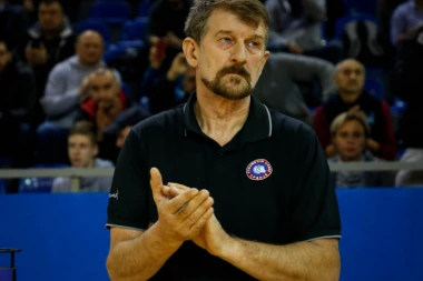 IGRAČI BANČILI DO JUTRA U ZAGREBU  Bolelo ih uvo za Srbiju