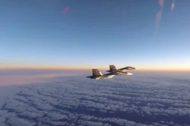 (VIDEO) DRAMA NA NEBU IZNAD BALTIKA: Američki avion presreo ruski