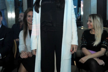 Tamara Vučić podelila paketiće deci u prihvatilištu