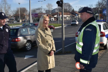 Biljana Popović Ivković obišla pripadnike saobraćajne policije