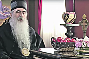 NEOBIČAN SUSRET U LIFTU: SRPSKI VLADIKA BLAGOSLOVIO MARADONU!