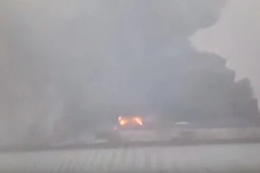(VIDEO) KINEZI STREPE: Tanker bi mogao da eksplodira!