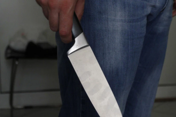 BORANIN POTEGAO NOŽ NAKON SVAĐE: Muškarca ranio sa VIŠE UBODA U BUTINU!