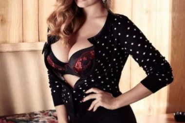 Poznatoj glumici lekari zboj bujnog poprsja preporučili dijetu!