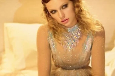 KAKAV GEST: Tejlor Svift kupila kuću trudnoj obožavateljki!