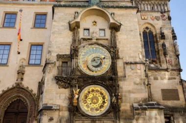 (VIDEO) JEDINSTVENO! NAJPOZNATIJI SAT NA SVETU: Centralni deo je završen 1410. godine, a on radi kao prvog dana!