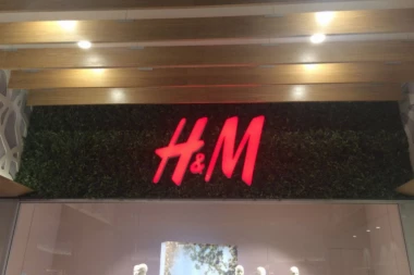 H&M i ZARA POČELI DA NAPLAĆUJU VRAĆANJE ROBE: Kupovina iz fotelje donela trgovcima nevolje, masovne reklamacije duplirale im posao!