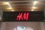 H&M i ZARA POČELI DA NAPLAĆUJU VRAĆANJE ROBE: Kupovina iz fotelje donela trgovcima nevolje, masovne reklamacije duplirale im posao!