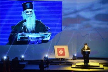 SVEŠTENICI PODRŽALI AMFILOHIJA: Pitanje Kosova je svesrpsko, a ne beogradsko