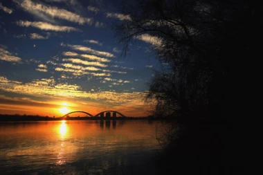 NESTVARAN ZALAZAK SUNCA USRED JANUARA!