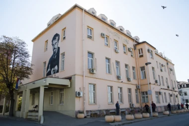 MALE BOGINJE I NA PSIHIJATRIJI: Pacijentkinja zarazila zaposlene u "Lazi Lazarević"!