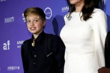 IME KOJE JE ANĐELINA DALA DETETU SIMBOLIŠE SUROVU PORODIČNU TAJNU:  Ceo svet je osuđuje nakon ovgo saznanja!