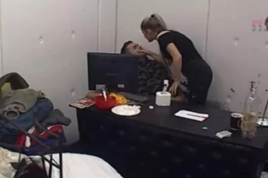 (VIDEO) Teodora nasrnula na Anđela, REAGOVALO OBEZBEĐENJE