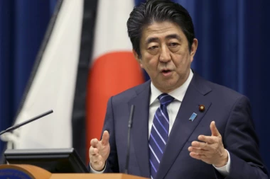 Japan uveo vanredno stanje u celoj zemlji: Premijer Šinzo Abe na meti kritičara