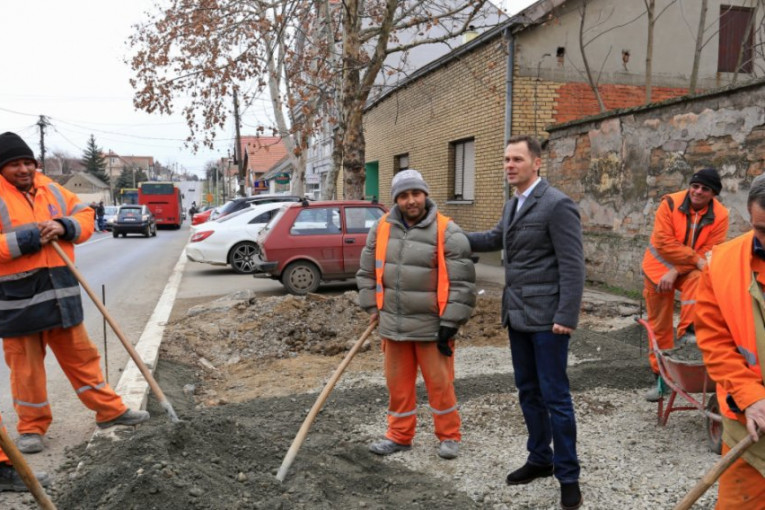 Mali posetio Surčin: Beograd postao grad kranova