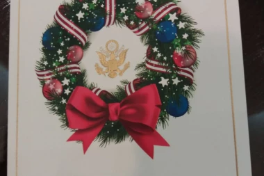 (FOTO) TRAMP ČESTITAO DAČIĆU PRAZNIKE RASKOŠNOM ČESTITKOM