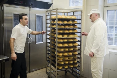 (FOTO) PEKARA U CENTRALNOM ZATVORU: HLEB KOJI MIRIŠE NA SLOBODU!