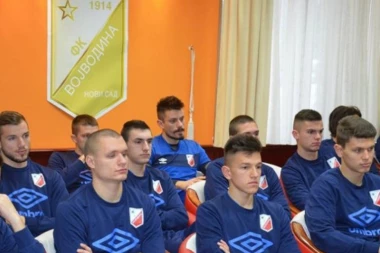 Stolica okupio Vošu: Puno poštovanje i podrška