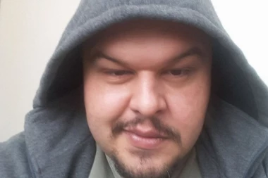 (VIDEO) PANIKA U TOKU: Odriče se roditelja i preti - uživo preko Fejsbuka!