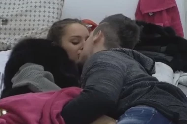 LUNA: Napravi mi bebu!  Sloba: Može, ali dogodine!