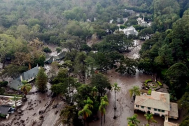 AMERIKU GUTA JEZIVO BLATO: Totalna katastrofa, ljudi umiru, klizišta nose sve pred sobom!