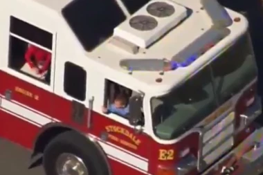 SREĆICA MALA: Mališan bio u bolnici dva meseca nakon masakra, vatrogasci ga vratili kući!