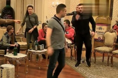 KAKAV NOKAUT: Mladen nasrnuo na Požgaja!