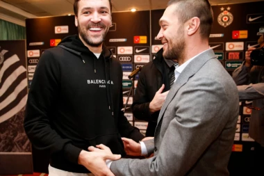 (FOTO) Crno-beli na okupu