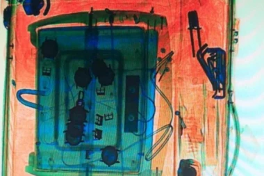 CARINICI OSTALI U ŠOKU: Sakrio satove sa RUBINIMA u ovaj KUĆNI APARAT!