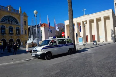 (FOTO) "Pravićemo paprikaš od Srba!" Novi nivo ustaške mržnje: U Splitu osvanuo još jedan jezivi grafit!