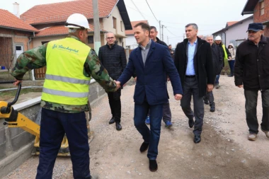 MALI: U Zemunu asfaltirano 160 ulica - U PLANU JOŠ 100!