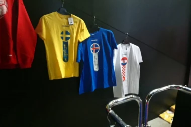 (FOTO) Hrvati kompleksaši: SMETA IM SRPSKA MAJICA!