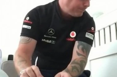 (VIDEO) OVAJ LUDI TATA JE HIT NA INTERNETU!