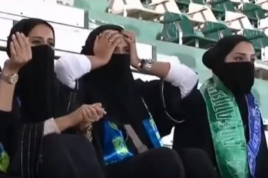 A ŠTO NE BI MOGLE?! Žene u Saubijskoj Arabiji rame uz rame sa navijačima!