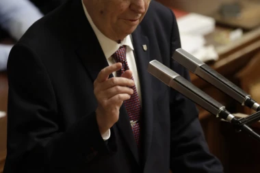 IZBORI U ČEŠKOJ: Zemanu 40 odsto, ide se u drugi krug