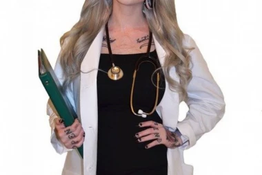 SEKSI DOKTORKA BILJA PRAVILA HAOS SA PACIJENTIMA: Pipala ih za genitalije, pa im nudila seks