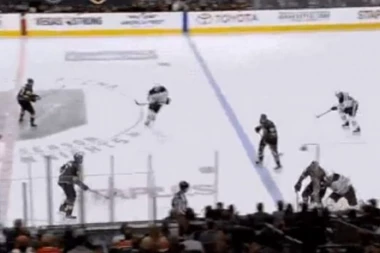 (VIDEO) LUČIČA UMALO NISU ZAKLALI: Srpskog hokejaša protivnik klizaljkom posekao po vratu