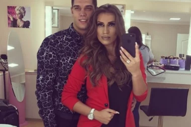 (VIDEO) Dejan i trudna Dalila ulaze u "Zadrugu 2"?!  Evo ko ih je video ispred Pink televizije!